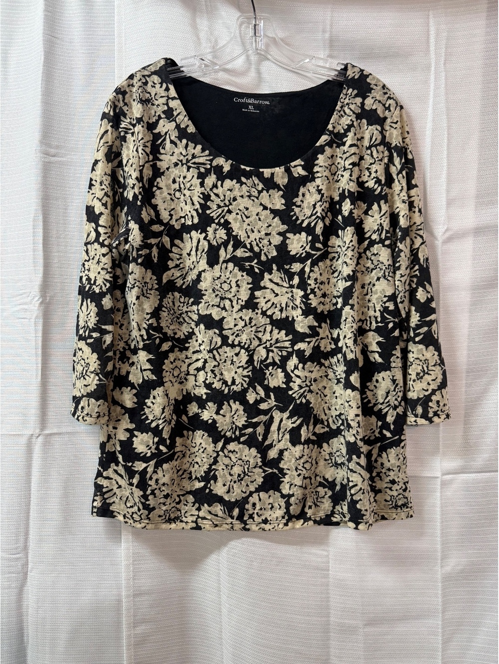 Croft & Barrow Women's XL Black and Cream Floral 3/4 Sleeve Top